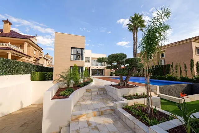 Villa F16 — Villa en venta en Torrevieja, Costa Blanca — miniatura 3