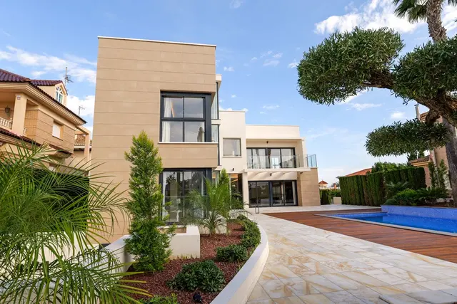 Villa F16 — Villa en venta en Torrevieja, Costa Blanca — miniatura 4