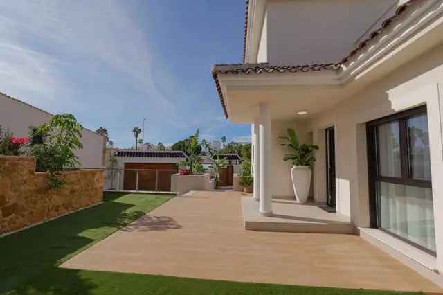 Villa Olivia Especial — Villa en venta en Ciudad Quesada, Costa Blanca — miniatura 4
